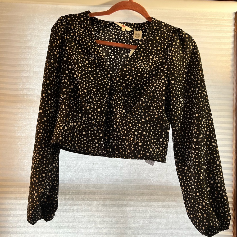 Levi’s Small flower print shirt 🌼